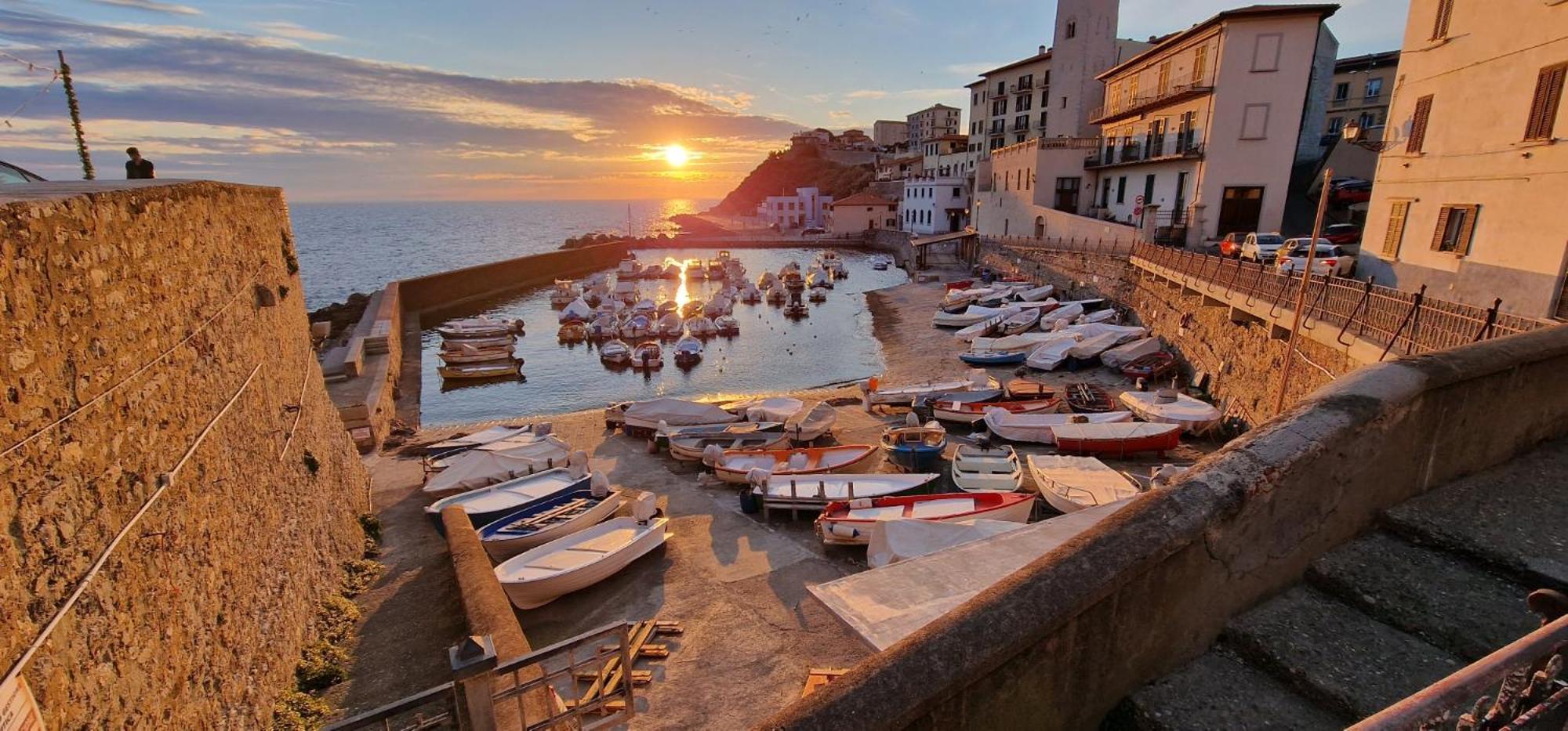 Casa Ilanfra - Appartamenti Gabbiano, Farfalla E Stella Marina Piombino Buitenkant foto